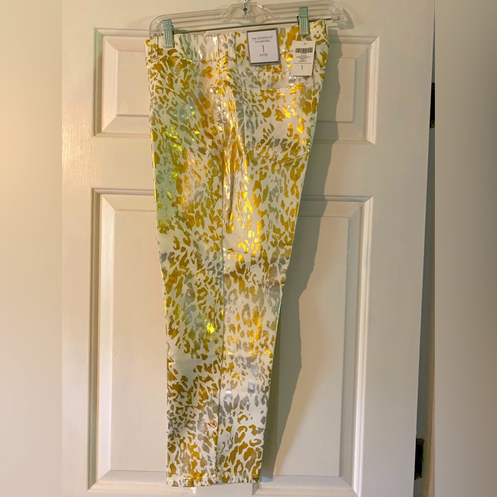 NWT-Chico’s Platinum Denim capris - gold and silver print - women’s size 1